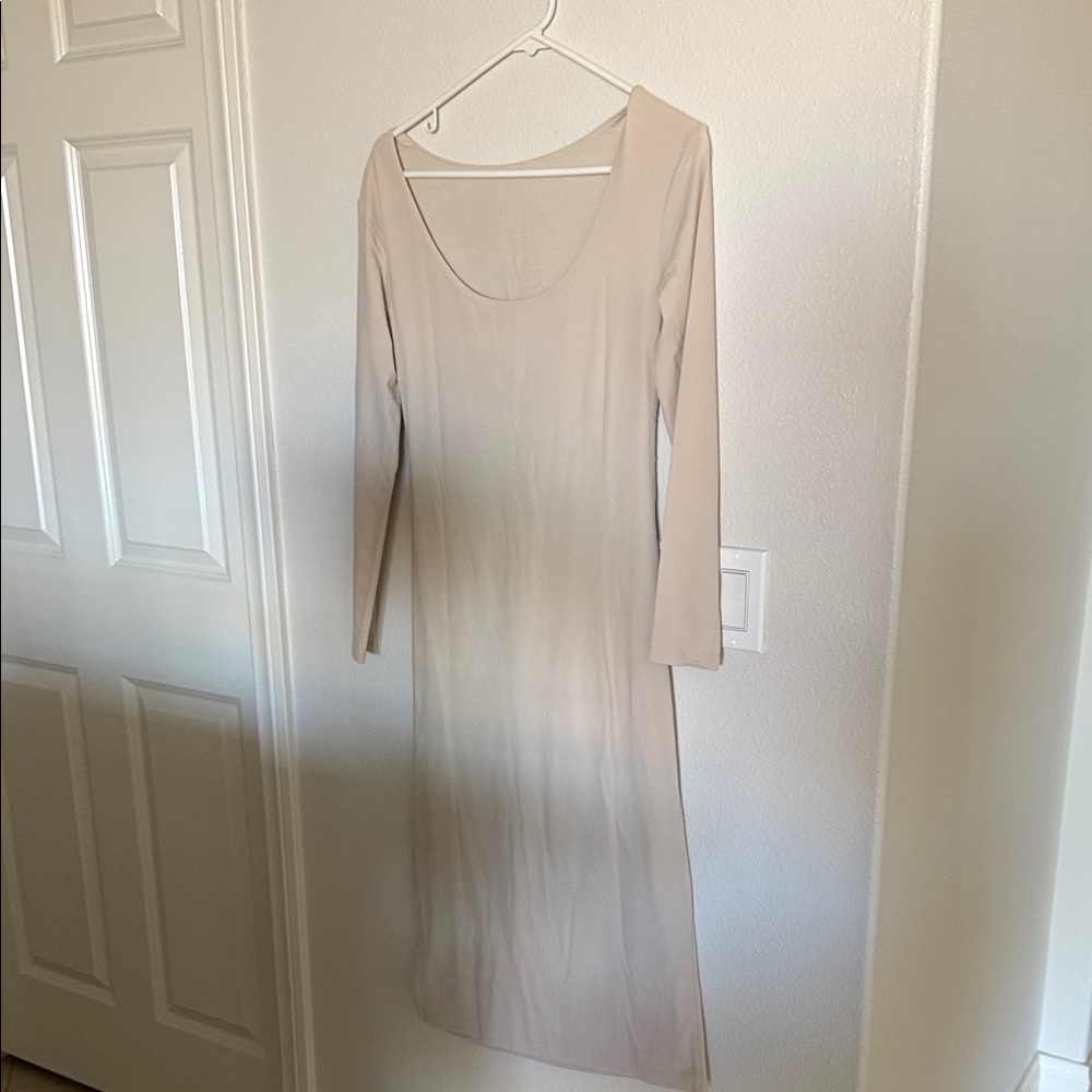 Elegant Cream Long Sleeve Dress Nelwal
Very soft and comfortable